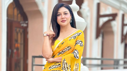 রঙিন শাড়িতে এক স্বর্গীয় জয়া!