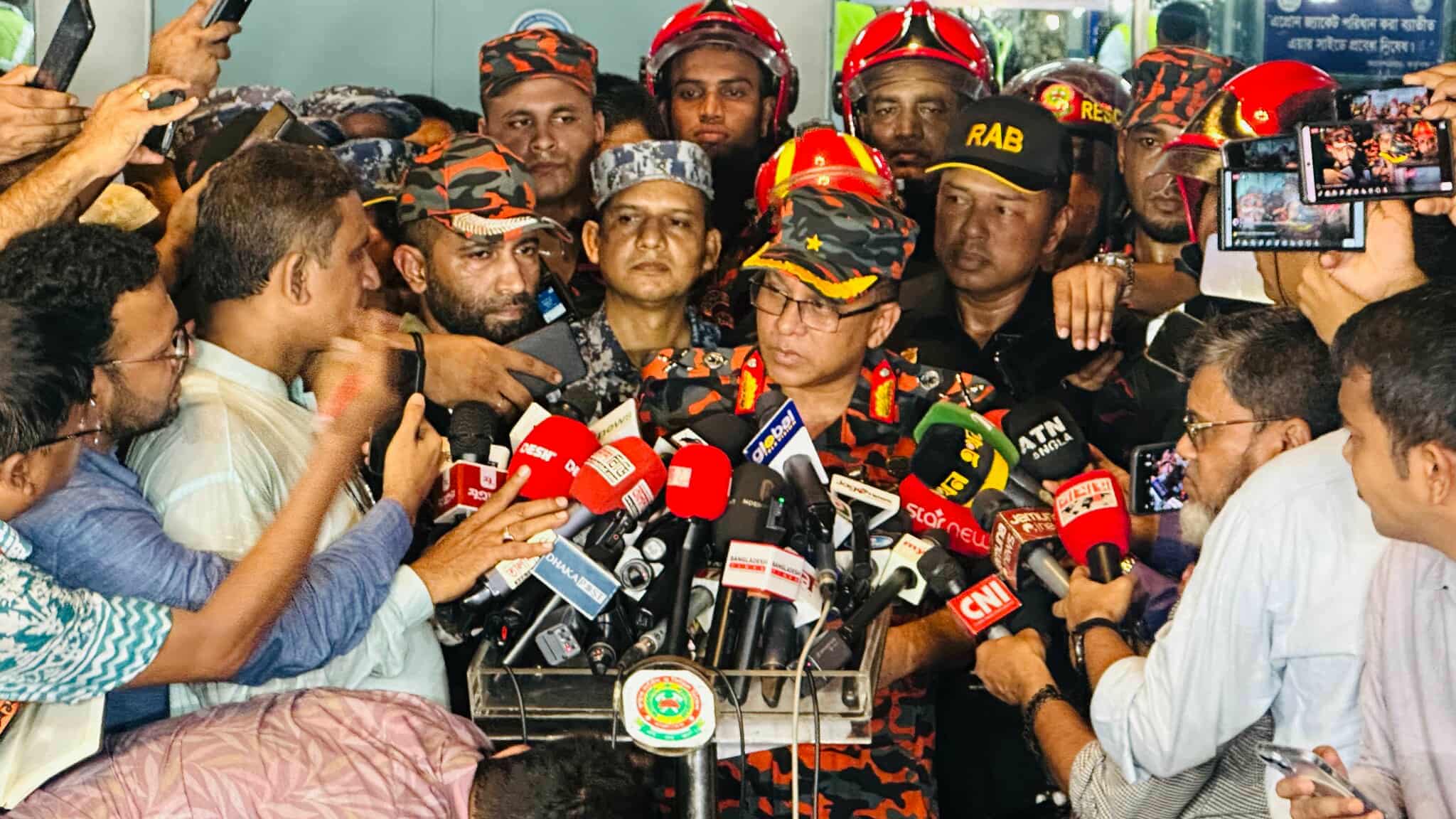 আগুন নিয়ন্ত্রণে  সবচেয়ে বড় সমস্যা ছিল বাতাস