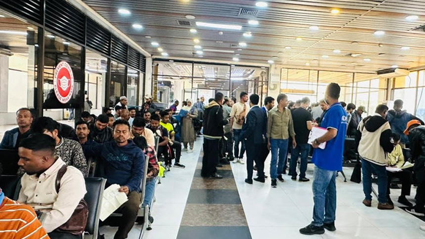 লিবিয়া থেকে ফিরলেন ৯২৮ বাংলাদেশি