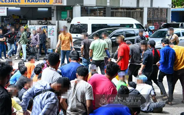 মালয়েশিয়ায় ১৭৪ বাংলাদেশিসহ ৪ শতাধিক অভিবাসী গ্রেফতার