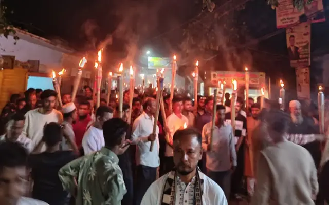 নবীনগরে প্রার্থী পরিবর্তনের দাবিতে বিএনপির মশাল মিছিল