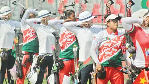 তীর – ধনুকের মহড়া