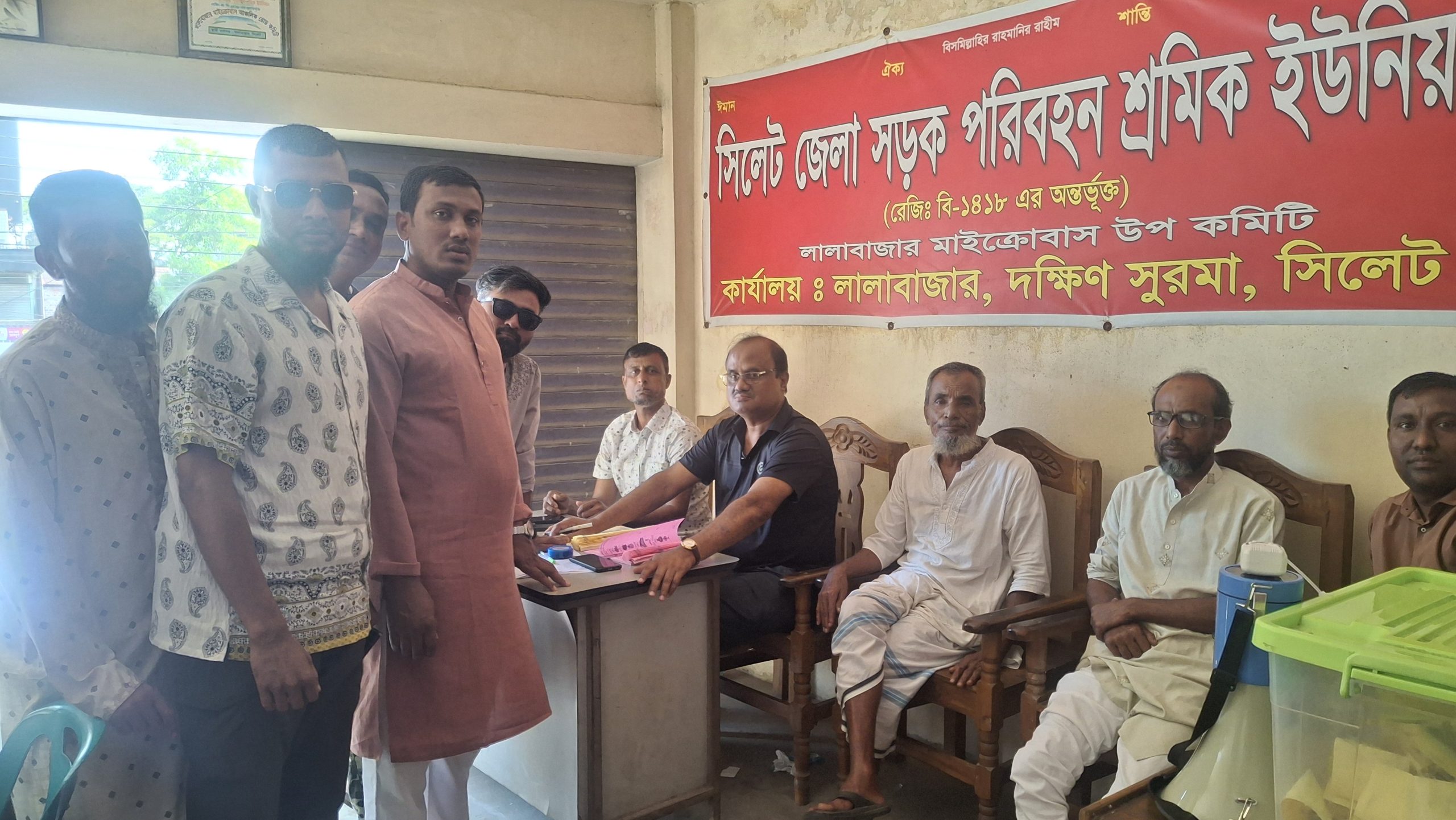 বাস মিনিবাস কোচ মাইক্রোবাস সড়ক পরিবহন লালাবাজার শাখার নির্বাচন পরিদর্শনে হুমায়ুন রশিদ