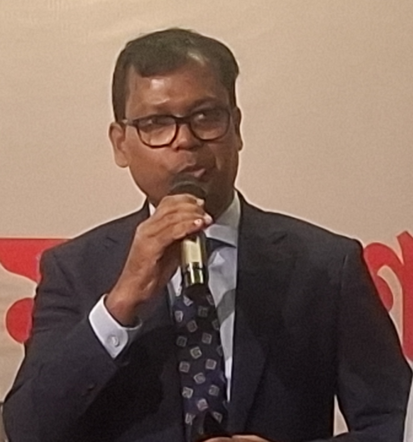 সিলেটে ঝুঁকিপূর্ণ ভবন অপসারণের নির্দেশ জেলা প্রশাসক সারওয়ার আলম