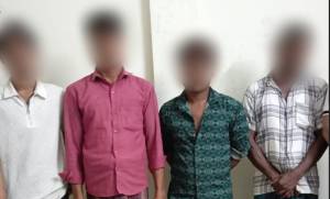 ডিবি  অভিযানে চারজন আটক