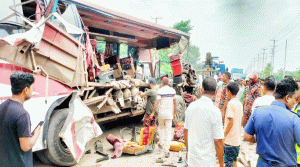 শায়েস্তাগঞ্জের কদমতলী   সড়ক দুর্ঘটনায়  নিহত ৩