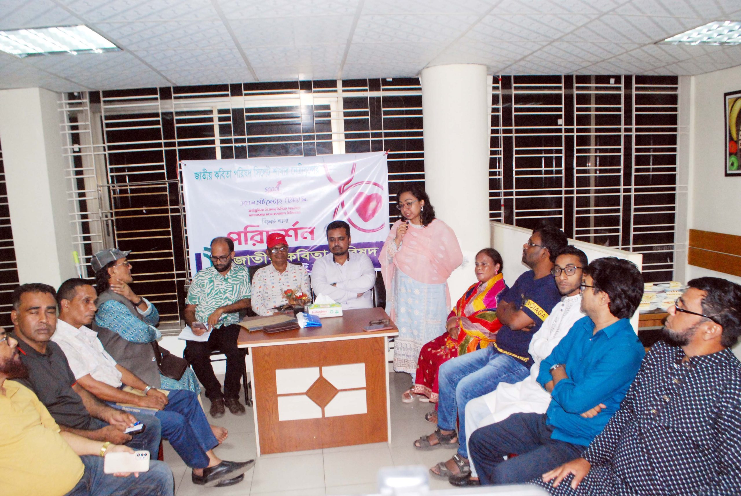 জাতীয় কবিতা পরিষদ’র সাথে সাওল হার্ট’র মতবিনিময়