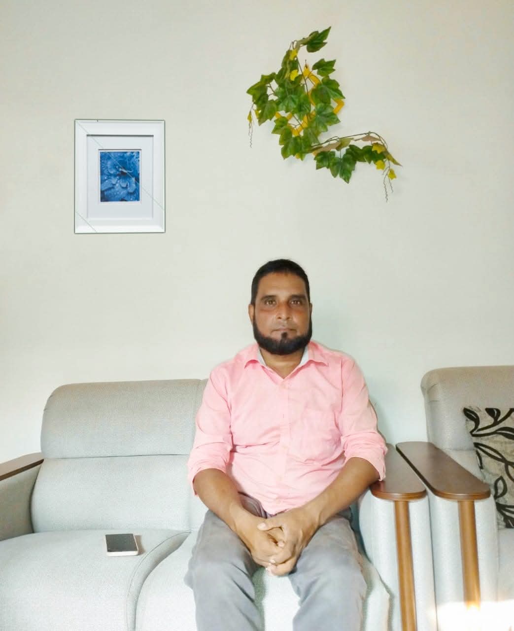 কর্মের ফাঁকে প্রবন্ধ লিখে অভ্যস্ত সাহিত্যের প্রেমে