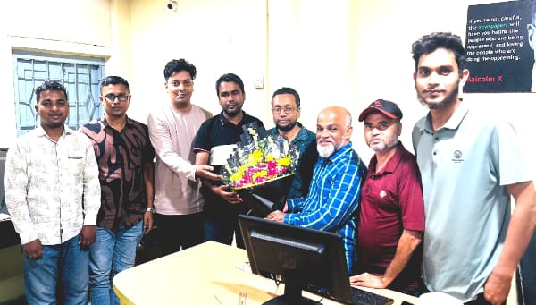 জন্মদিনে সতীর্থ শুভাকাঙ্ক্ষীদের ফুলেল শুভেচ্ছায় সিক্ত সাংবাদিক সাদিক চৌধুরী