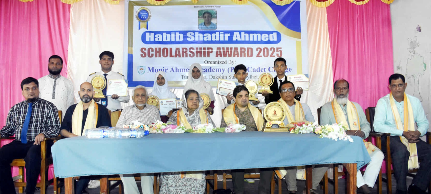 দক্ষিণ সুরমায় মনির আহমদ একাডেমিতে হাবিব শাদির আহমদ মেধাবৃত্তি বিতরণ