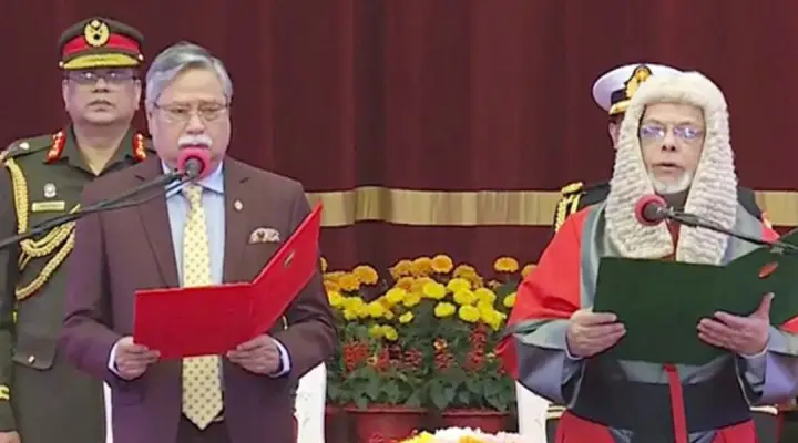 প্রধান বিচারপতি হিসেবে শপথ নিলেন বিচারপতি জুবায়ের রহমান চৌধুরী