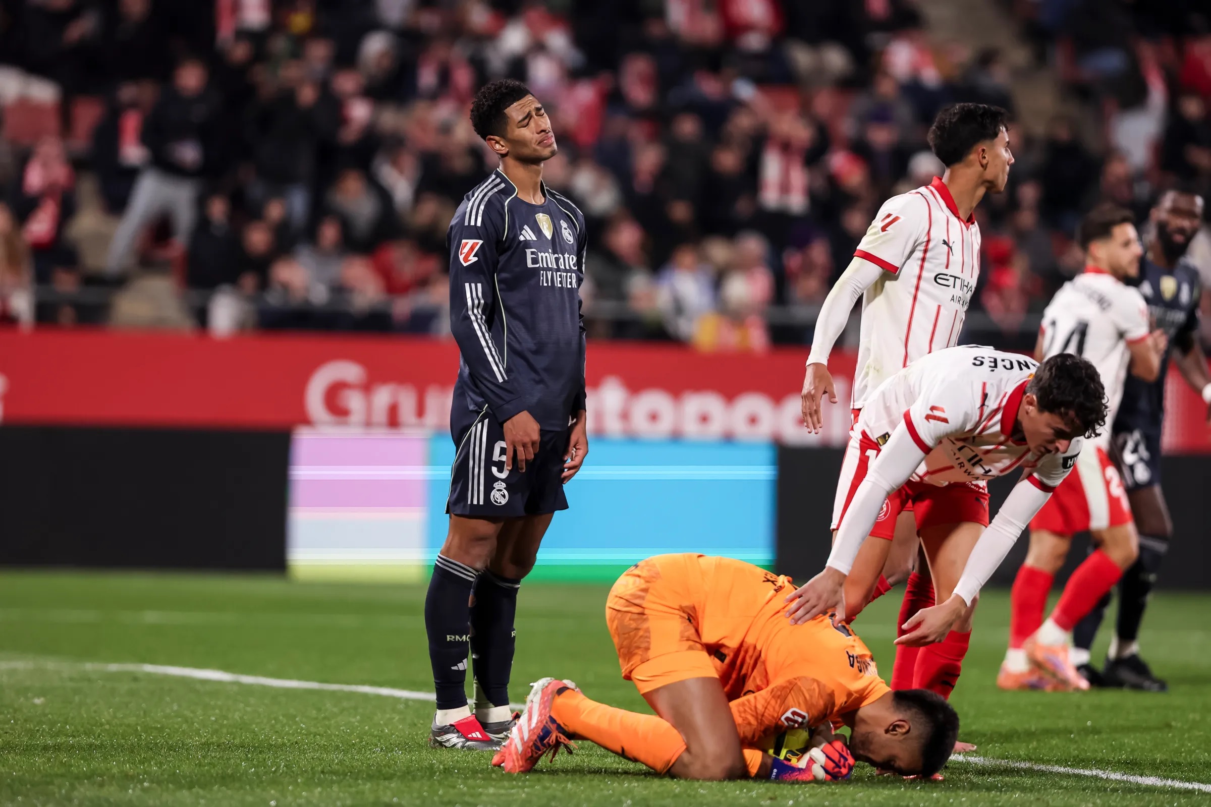 ড্রয়ে দুইয়েই থাকলো অল হোয়াইটরা