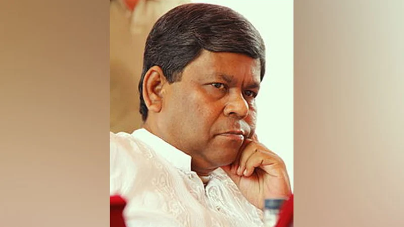 বাসার সামন থেকে সাংবাদিক শওকত মাহমুদ আটক