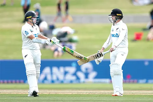 ইতিহাস গড়েই থামলেন দুই নিউজিল্যান্ড ওপেনার