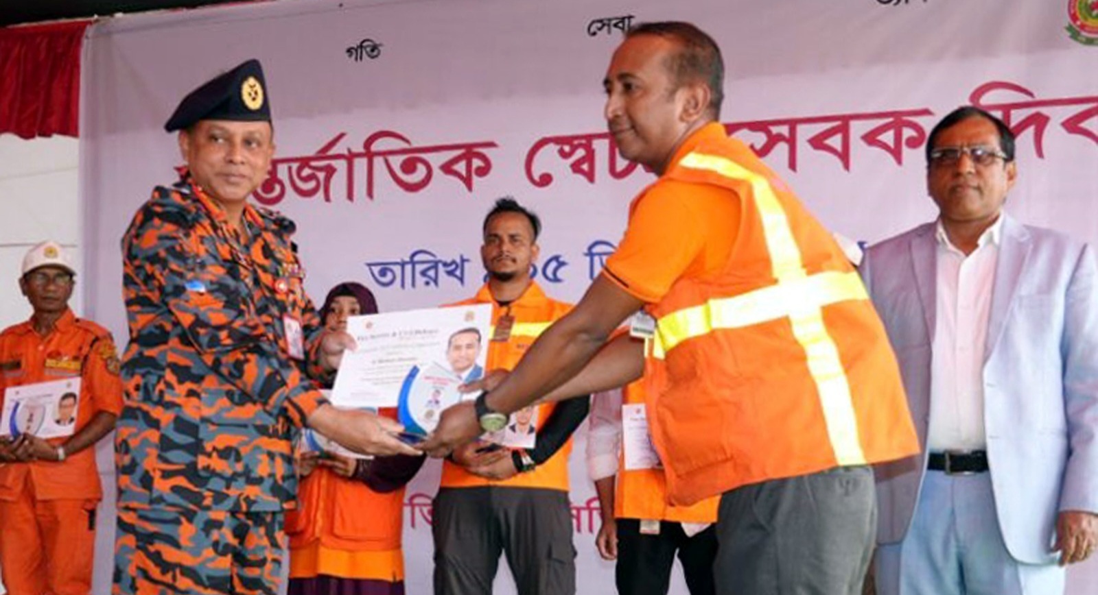 দেশসেরা সেচ্ছাসেবকের পুরুস্কার পেলেন সিলেটের মামুন হোসেন