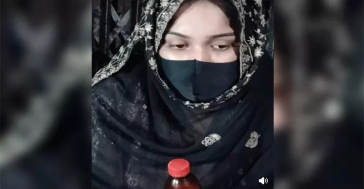 চুনারুঘাটে বিয়ের দাবিতে ‘প্রেমিকের’ বাড়িতে তরুণীর অনশন