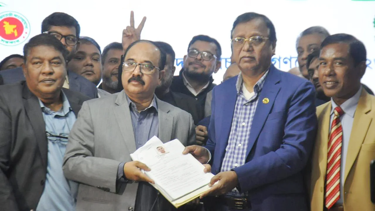 ঢাকা-১৭ আসনে তারেক রহমানের মনোনয়নপত্র দাখিল