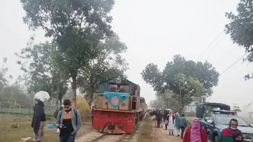 রেললাইন তুলে ফেলায় দুই বগি লাইনচ্যুত, ঢাকা-ময়মনসিংহ যোগাযোগ বন্ধ
