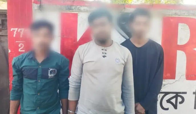 সিলেটে যাত্রীবাহি বাসে তল্লাশি : আ ট ক ৩