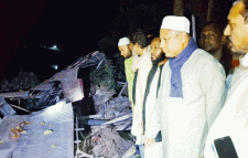 কুশিয়ারায় কয়েকটি বসতবাড়ি বিলীন, খবর শুনে মধ্যরাতেই ছুটে গেলেন এমপি এমরান চৌধুরী