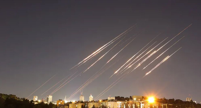 ইসরাইলের দিকে ক্ষেপণাস্ত্র ছুড়ল ইরান