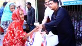 বেগম খালেদা জিয়ার রুহের মাগফিরাত কামনায় আদনান আহমেদ’র উদ্যোগে খাদ্যসামগ্রী বিতরণ