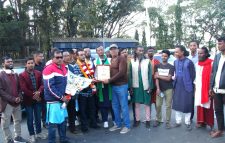 যুক্তরাজ্য প্রবাসী গীতিকার আছাব আলীকে সিলেট বিমানবন্দরে সংবর্ধনা প্রদান