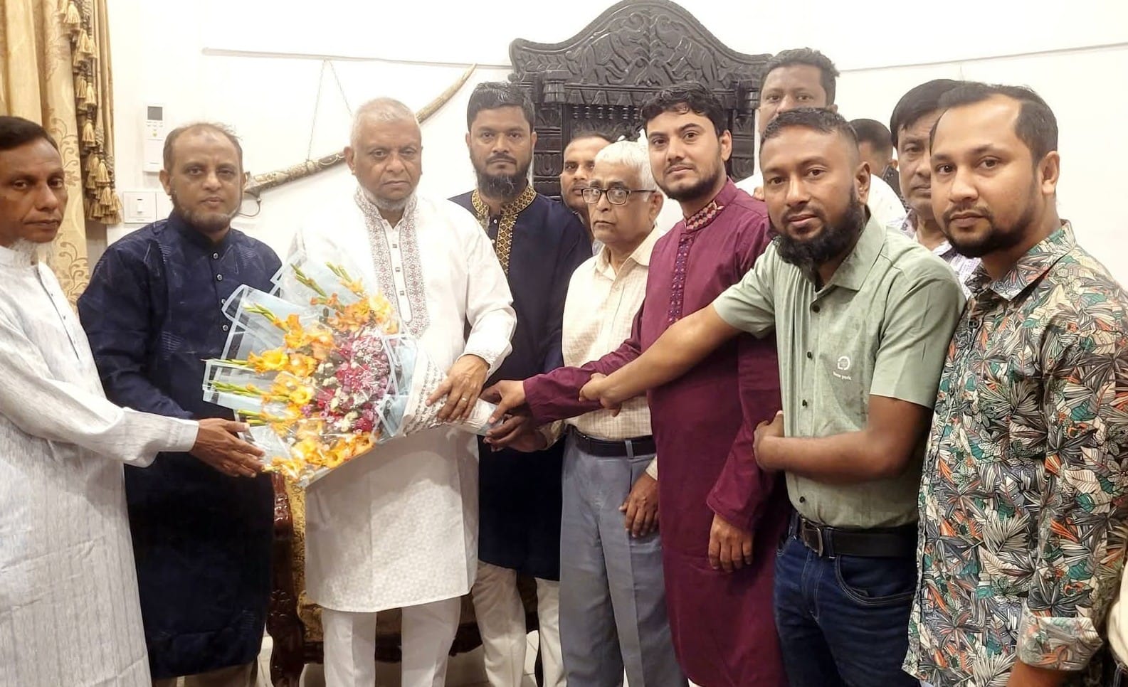 সিলেট ডায়াবেটিক হসপিটালের কর্মচারী ও কর্মকর্তা পক্ষ থেকে মন্ত্রী আরিফুল হক চৌধুরীকে শুভেচ্ছা