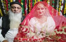 ভালোবেসে ৭০ বছরের বৃদ্ধকে বিয়ে করলেন তরুণী