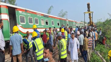 নীলসাগরের ৯টি বগি লাইনচ্যুত, উদ্ধার বাকি ৫টি