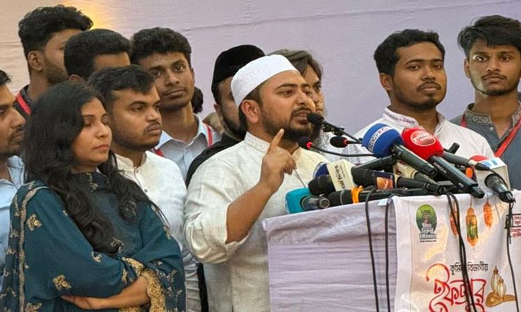 ‘হাইকোর্ট না রাজপথ’ স্লোগান দিতে বাধ্য করবেন না: নাহিদ