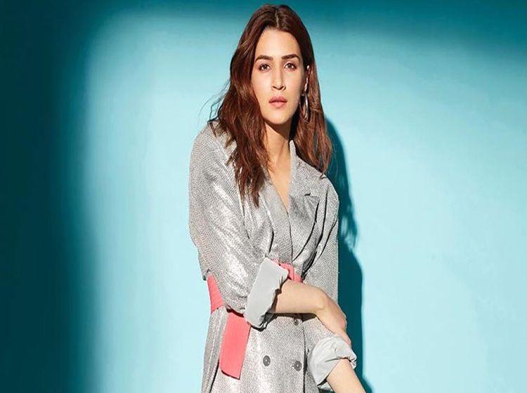 বলিউডের স্বজনপ্রীতির অভিযোগ কৃতি শ্যাননের