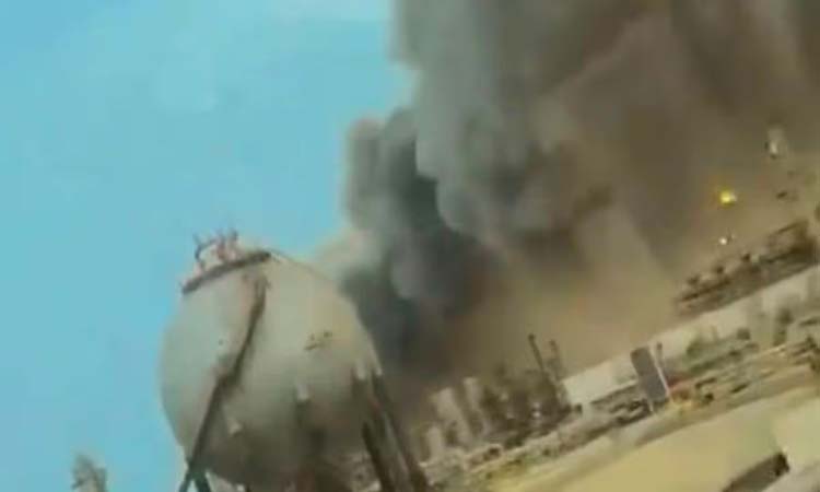 সৌদির সবচেয়ে বড় তেল শোধনাগারে ইরানের ড্রোন হামলা