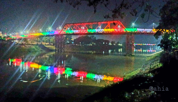 আলো-অন্ধকারের খেলায় মেতেছে সিলেট