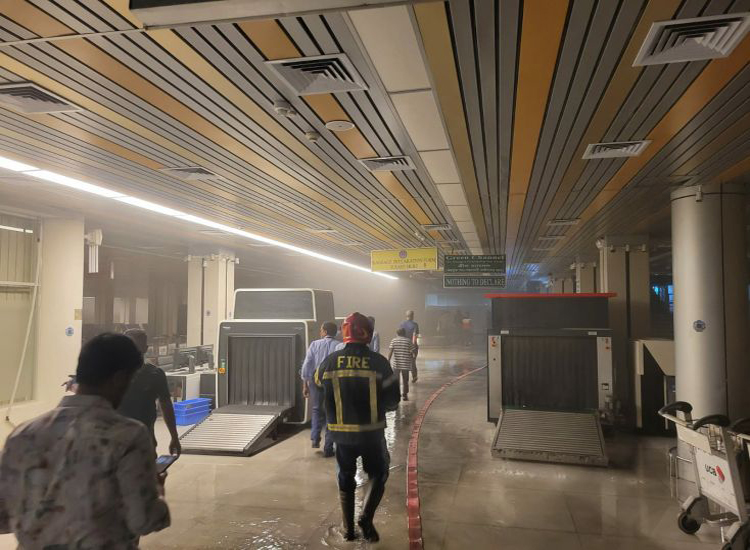 ওসমানী বিমানবন্দরের ইমিগ্রেশন সার্ভার রুমে আ গু ন