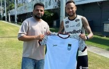 বাংলাদেশের জার্সি হাতে নেইমার