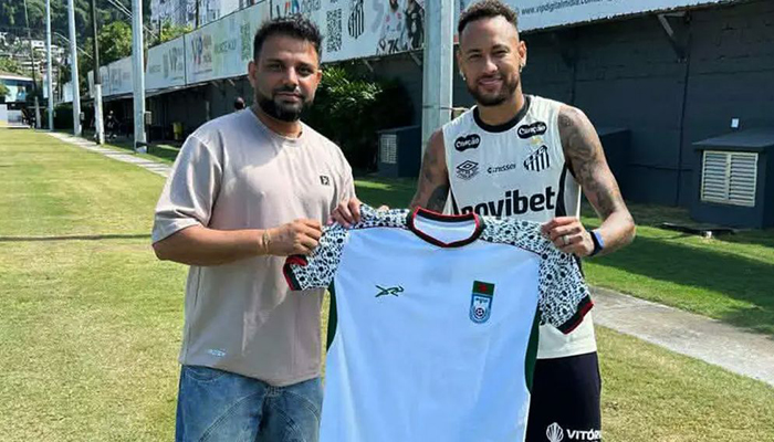 বাংলাদেশের জার্সি হাতে নেইমার