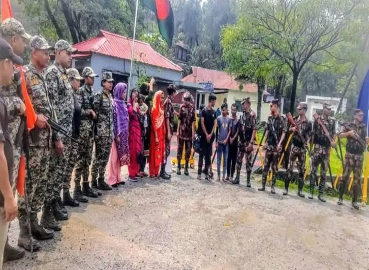 সিলেট সীমান্ত থেকে যে কারণে নারী ও শিশুসহ ৯ জন আ ট ক