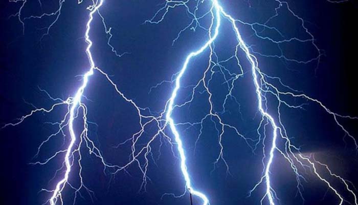 সাত জেলায় বজ্রপাতে ১২ জনের মৃত্যু