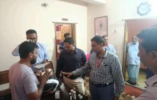 বড়লেখায় অ নি য় মে র অ ভি যো গে ডায়াগনস্টিক সেন্টারকে লাখ টাকা জরিমানা