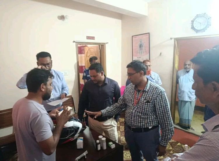 বড়লেখায় অ নি য় মে র অ ভি যো গে ডায়াগনস্টিক সেন্টারকে লাখ টাকা জরিমানা