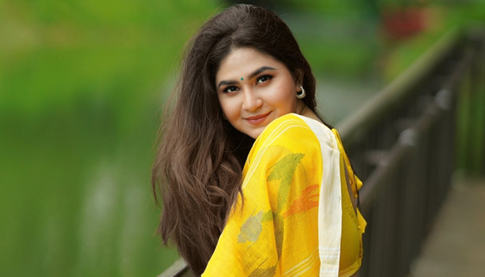 ক্যারিয়ারে কাজের সংখ্যা কম থাকার কারণ জানালেন স্পর্শিয়া