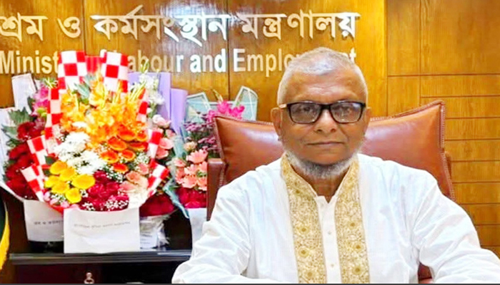 আরিফের চেষ্টায় কম্বোডিয়া থেক ফিরলেন নারী. ইরাকে ৭ জন পেলেন পাসপোর্ট