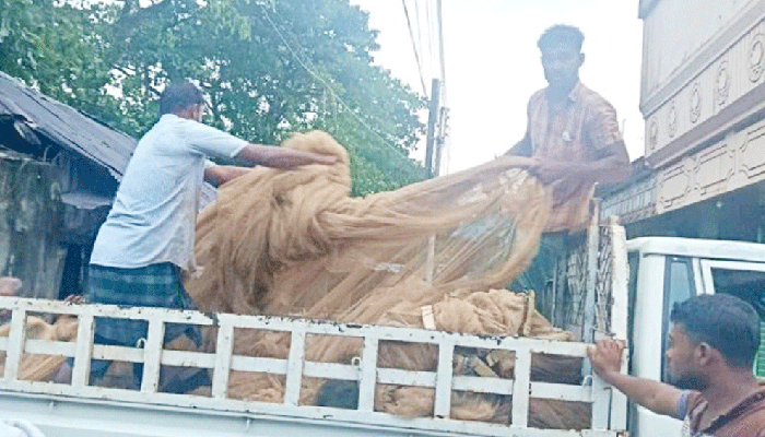 কুলাউড়ায় হাকালুকি হাওরে ১৪ জেলেকে জরিমানা