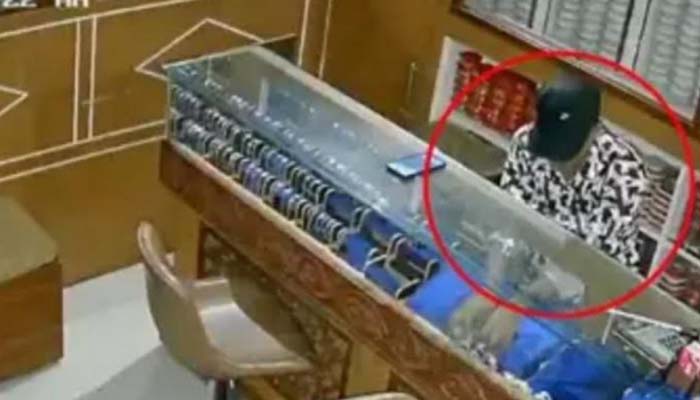 সুনামগঞ্জে স্বর্ণের দোকানে চুরির চেষ্টা, এআই ক্যামেরায় ধরা পড়ল চোর