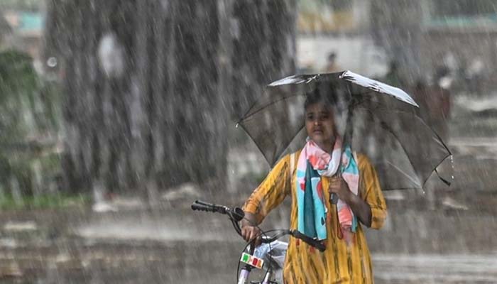 ১০ জেলায় দুপুরের মধ্যে ঝড়বৃষ্টির আভাস