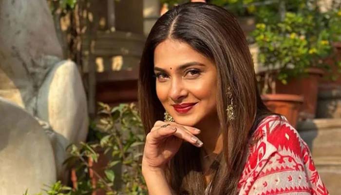 আবার বিয়ের পিঁড়িতে বসছেন অভিনেত্রী জেনিফার