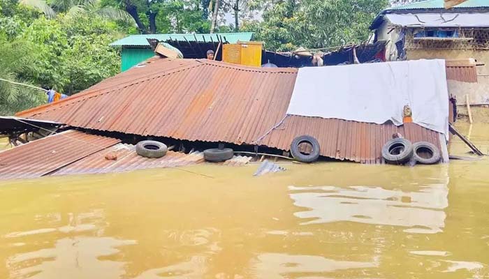 বন্যা ও পাহাড় ধসে মৃত্যু বেড়ে ৪৪