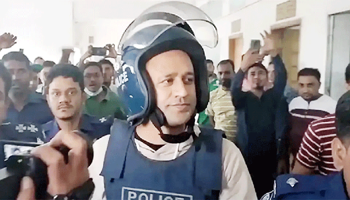 হাইকোর্টে জামিন পেলেন ব্যারিস্টার সুমন