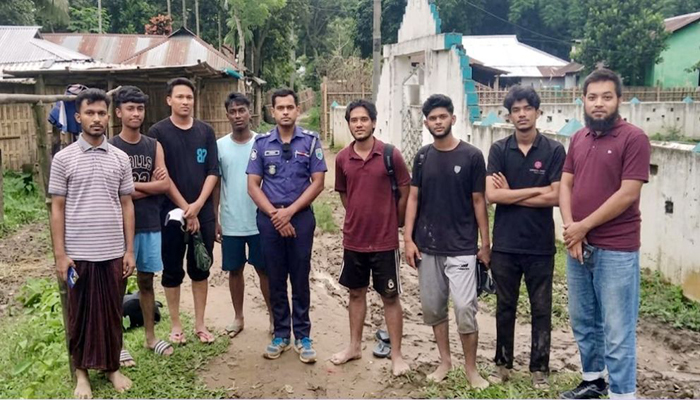 হামহামে আ ট কে পড়া শিক্ষার্থীদের উদ্ধার